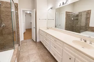 2710 Hullsmith Dr, Houston, TX 77063 - Photo 18