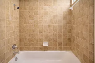 2710 Hullsmith Dr, Houston, TX 77063 - Photo 24