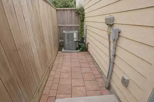 2710 Hullsmith Dr, Houston, TX 77063 - Photo 26