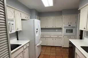 1789 Saxony Ln, Houston, TX 77058 - Photo 2