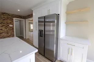 136 Talisman St, Lake Jackson, TX 77566 - Photo 14