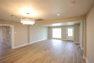 136 Talisman St, Lake Jackson, TX 77566 - Photo 4