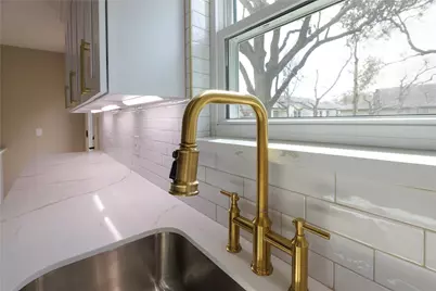 136 Talisman Street, Lake Jackson, TX 77566 - Photo 26