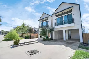 732 W 22nd St, Houston, TX 77008 - Photo 1