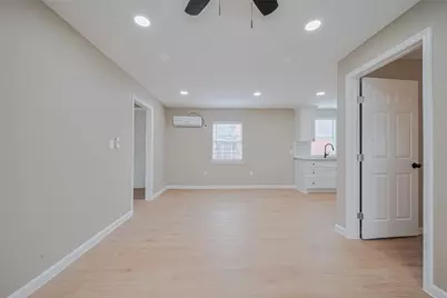 2516 Craigmont Street, Houston, TX 77023 - Photo 4