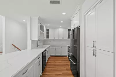 407 Isles End Road Road, Tiki Island, TX 77554 - Photo 12