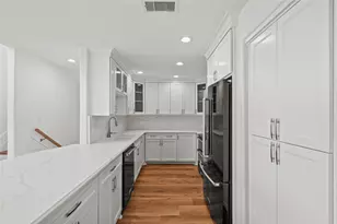 407 Isles End Road Rd, Tiki Island, TX 77554 - Photo 12