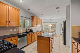 3811 Houston Lake Dr, Pearland, TX 77581 - Photo 16