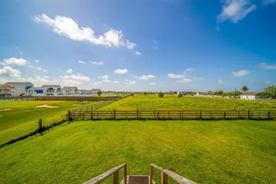 10411 Wern Road, Galveston, TX 77554 - Photo 4