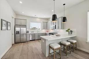 137 Eastwood St, Houston, TX 77011 - Photo 6