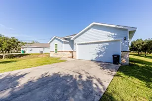 3111 County Rd 81, Rosharon, TX 77583 - Photo 1