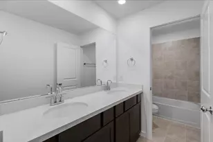 1110 Pecan Tree Ln, Tomball, TX 77375 - Photo 4