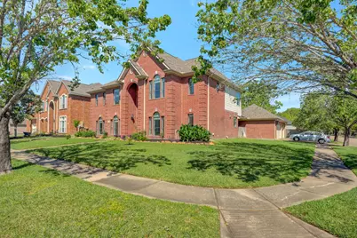 301 Winding Oak Lane S, League City, TX 77573 - Photo 2