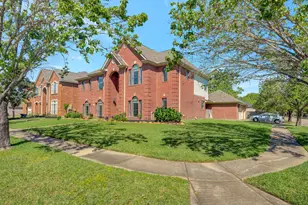 301 Winding Oak Ln S, League City, TX 77573 - Photo 2