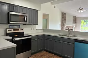 17034 Coachmaker Dr, Friendswood, TX 77546 - Photo 6