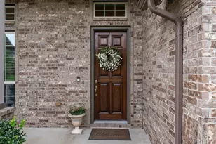 2073 Brookmont Dr, Conroe, TX 77301 - Photo 2