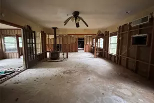 123 Shady Ln, Houston, TX 77336 - Photo 2