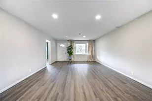 6026 Clarewood Dr, Houston, TX 77081 - Photo 6