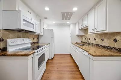 855 Augusta Drive #57, Houston, TX 77057 - Photo 4