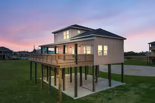 186 Ocean View Dr, Crystal Beach, TX 77650 - Photo 1