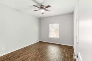 507 E Foley St, Alvin, TX 77511 - Photo 22