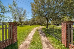 6009 Terrebonne Rd, Hitchcock, TX 77563 - Photo 1