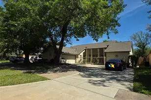 10727 Kitty Brook Dr, Houston, TX 77071 - Photo 2