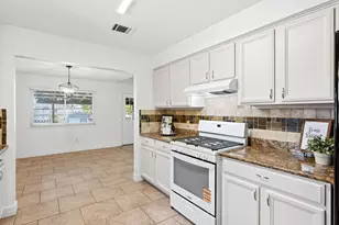 29038 Deadwood Ln, Shenandoah, TX 77381 - Photo 12