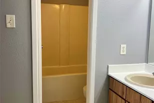 10203 Forum Park Dr, Houston, TX 77036 - Photo 14