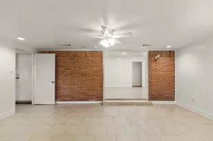 2015 Wycliffe Dr, Houston, TX 77043 - Photo 18