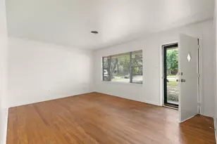 2015 Wycliffe Dr, Houston, TX 77043 - Photo 2