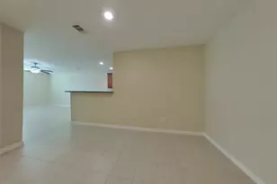 821 Painted Bison Dr, La Marque, TX 77568 - Photo 4