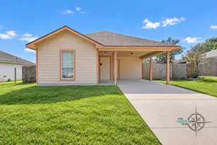 8825 E Buffalo Cir, Willis, TX 77378 - Photo 1