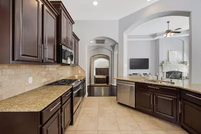 31 S Victoriana Circle, Spring, TX 77389 - Photo 16