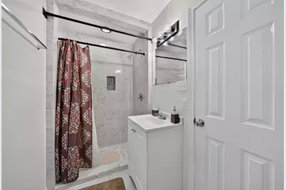 6039 Willow Glen Drive, Houston, TX 77033 - Photo 22