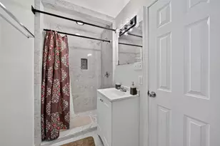 6039 Willow Glen Dr, Houston, TX 77033 - Photo 22
