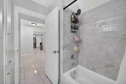 6039 Willow Glen Drive, Houston, TX 77033 - Photo 16