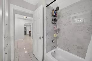 6039 Willow Glen Dr, Houston, TX 77033 - Photo 16