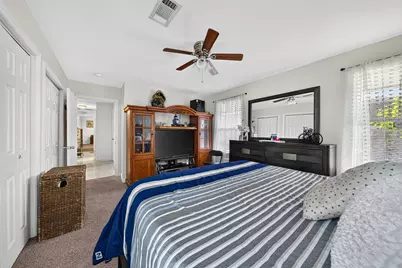 6039 Willow Glen Drive, Houston, TX 77033 - Photo 14