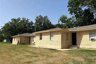819 E Guadalupe St, La Grange, TX 78945 - Photo 2