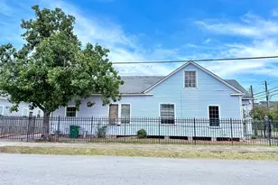 803 Brooks St, Houston, TX 77009 - Photo 2