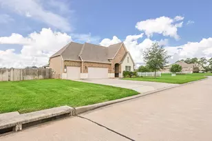 12239 Seagrape Ln, Conroe, TX 77304 - Photo 2