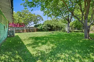 126 Bonita Ave, Galveston, TX 77550 - Photo 6