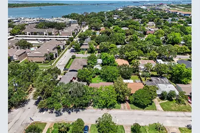 126 Bonita Avenue, Galveston, TX 77550 - Photo 40