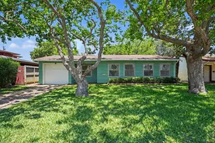 126 Bonita Ave, Galveston, TX 77550 - Photo 1