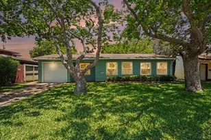 126 Bonita Ave, Galveston, TX 77550 - Photo 2