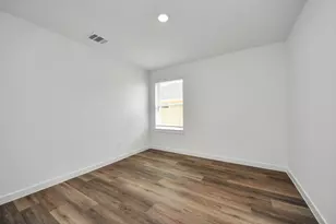 9035 Rose Water Trl, Iowa Colony, TX 77583 - Photo 6