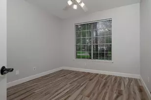 203 S Brooksedge Cir, The Woodlands, TX 77382 - Photo 12