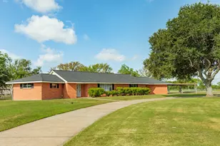2922 County Rd 209, Danbury, TX 77534 - Photo 2