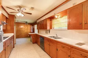 2922 County Rd 209, Danbury, TX 77534 - Photo 24
